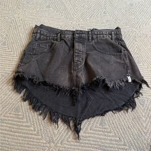 One Teaspoon 4040 Mini Skirt Curved Raw Hem Black Denim Size 30 NWT